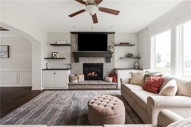 9196 Green Rd, Lenexa, KS 66227