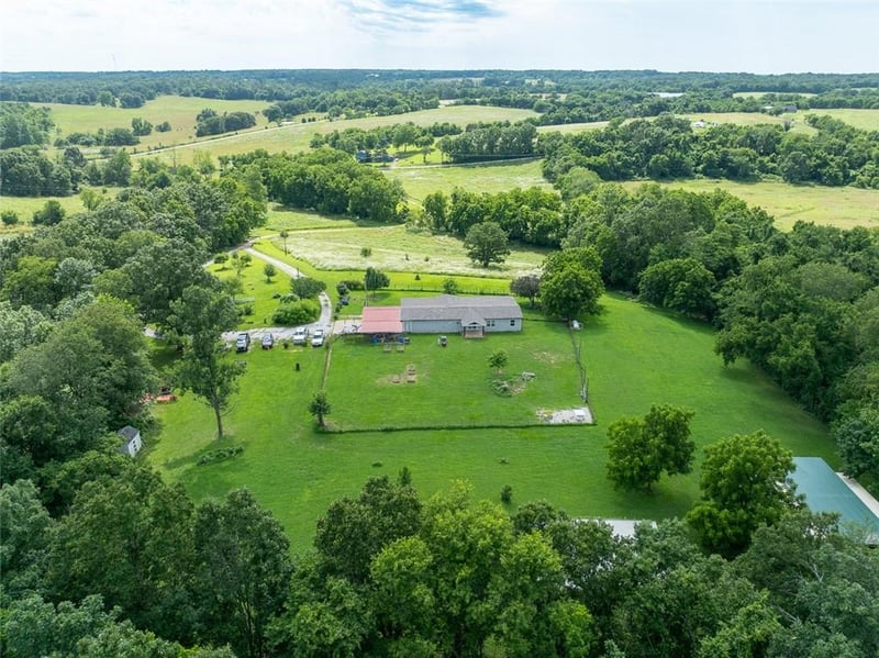 17905 Raven Rd, Grandby, MO 64844