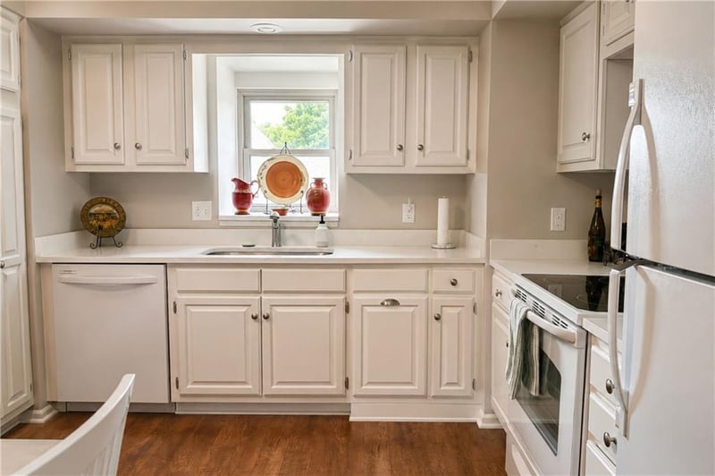 6634 109th St #F, Overland Park, KS 66211