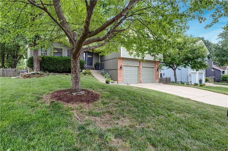 12115 Alcan St, Olathe, KS 66062