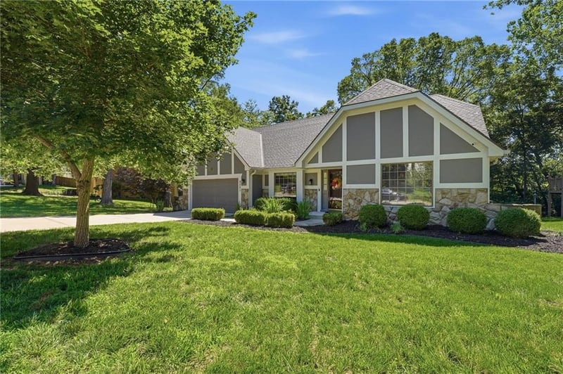 8201 N Oregon Dr, Kansas City, MO 64151