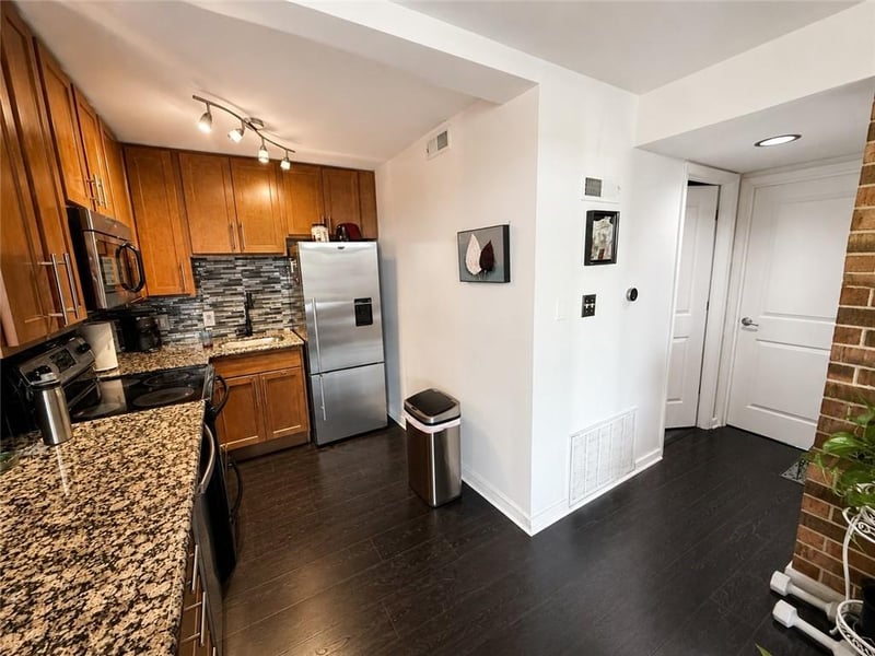 2933 Baltimore Ave #302, Kansas City, MO 64108