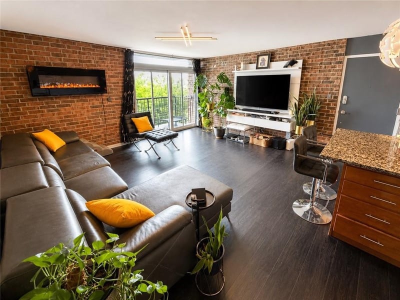 2933 Baltimore Ave #302, Kansas City, MO 64108