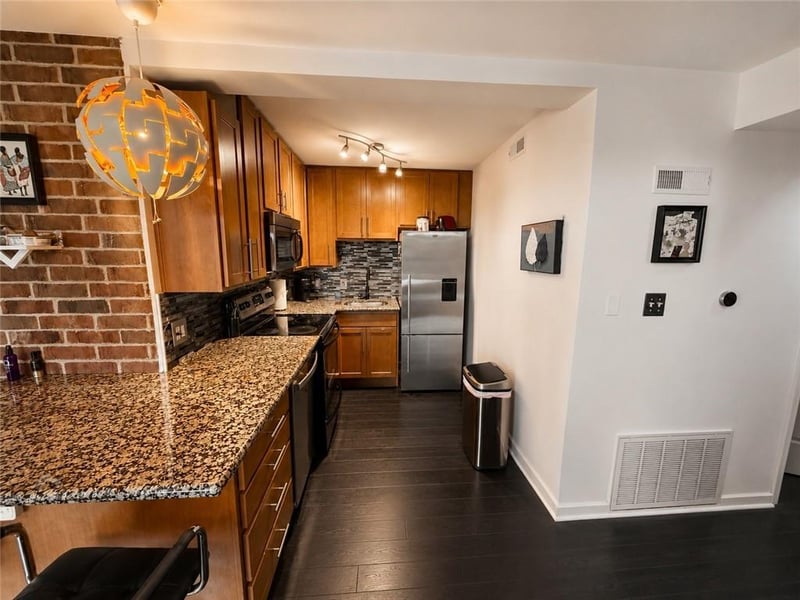 2933 Baltimore Ave #302, Kansas City, MO 64108
