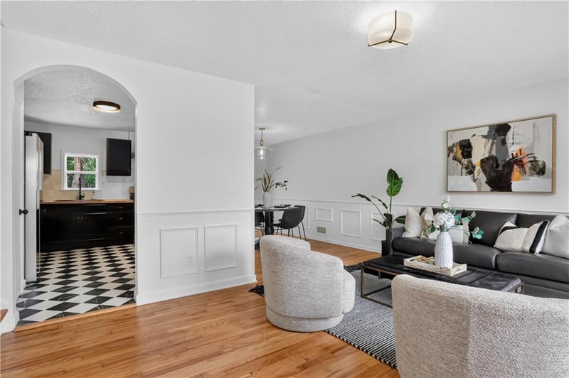 1002 E 79th St, Kansas City, MO 64131