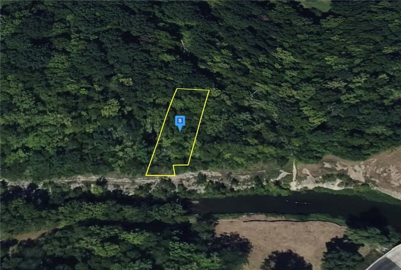 98 Lake Shore Dr, Lake Lotawana, MO 64086