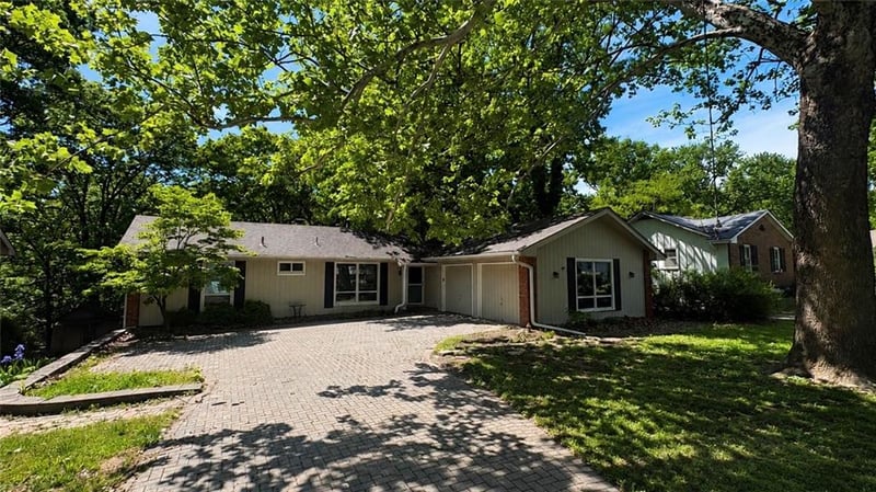 6512 Quail Run Dr, Kansas City, MO 64152
