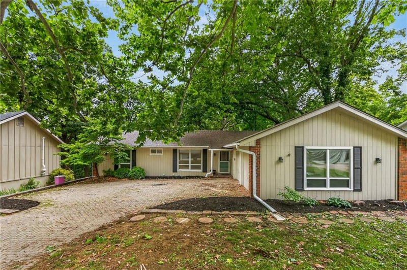6512 Quail Run Dr, Kansas City, MO 64152