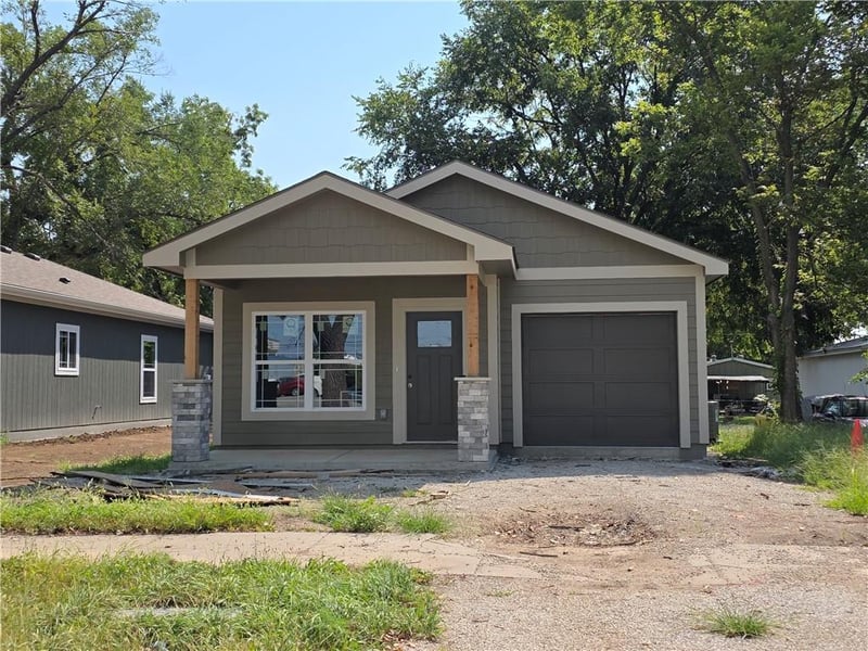 121 S Cedar St, Ottawa, KS 66067