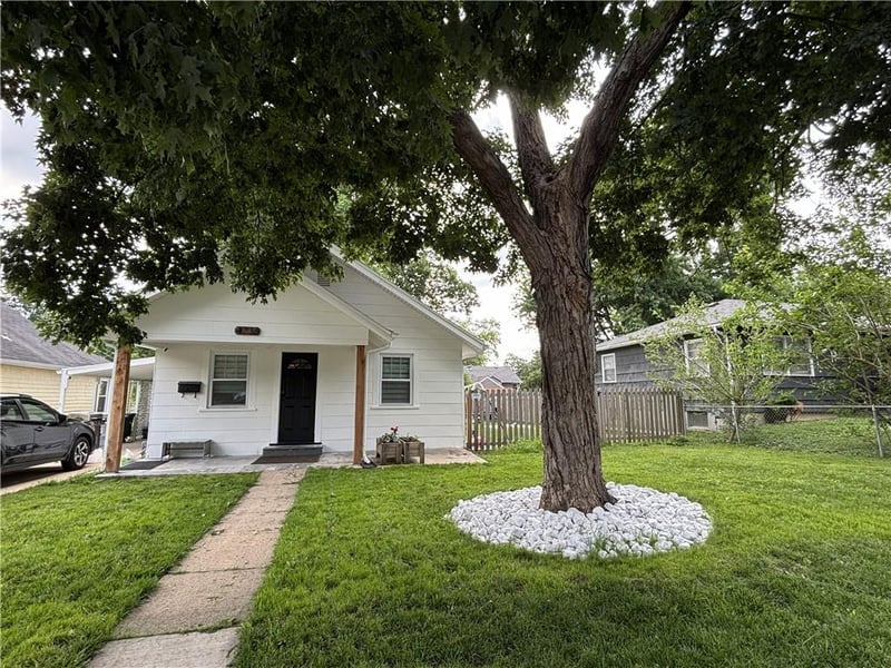 4738 Canterbury St, Roeland Park, KS 66205