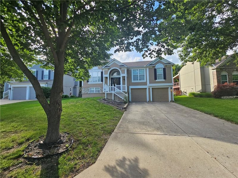 15672 Blackfoot St, Olathe, KS 66062