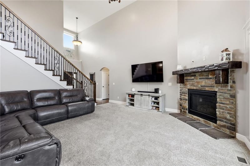 1217 Hillmann Ln, Warrensburg, MO 64093