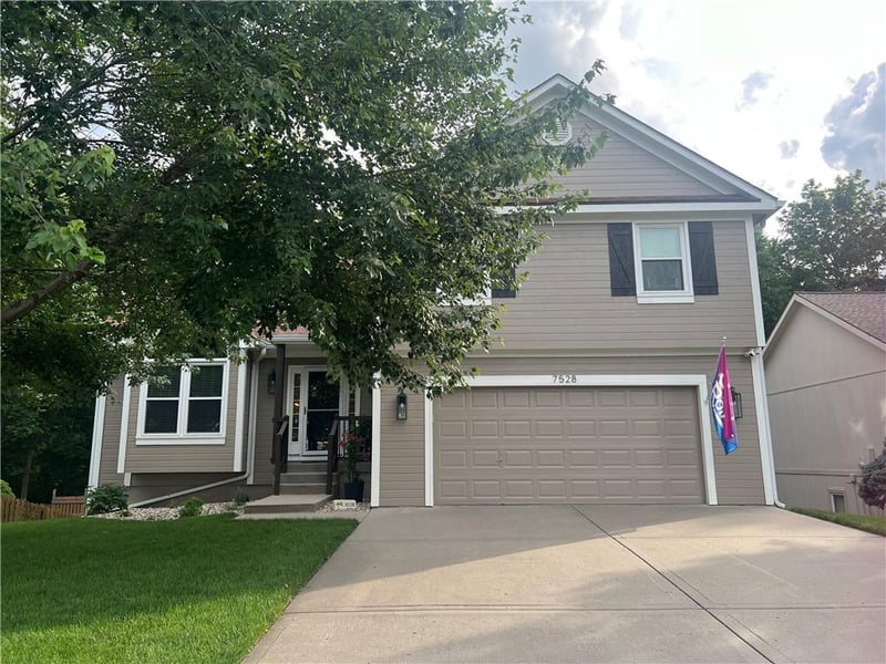 7528 Tullis Ave, Kansas City, MO 64158