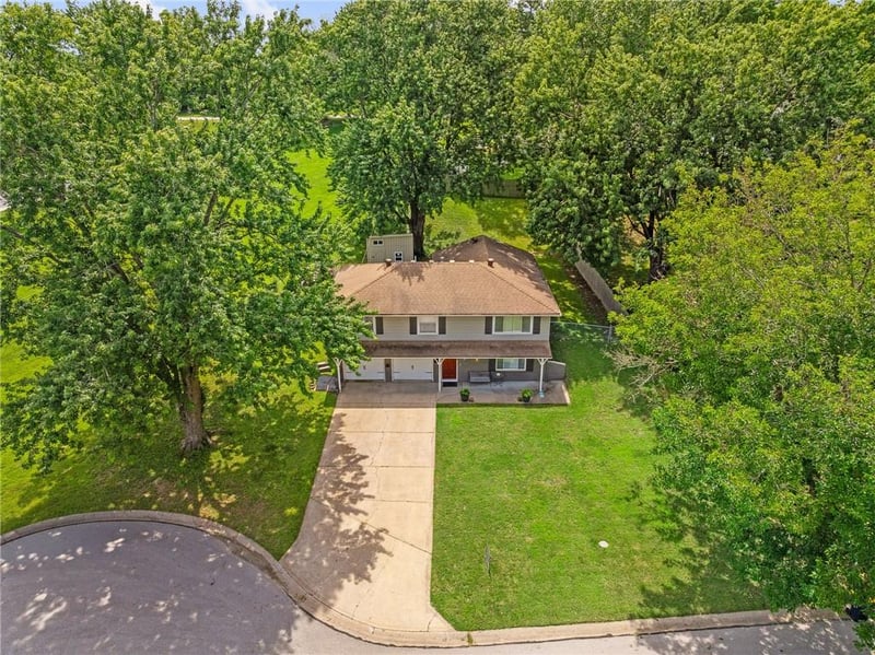 3830 N Denver Ct, Kansas City, MO 64117
