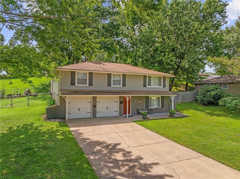 3830 N Denver Ct, Kansas City, MO 64117