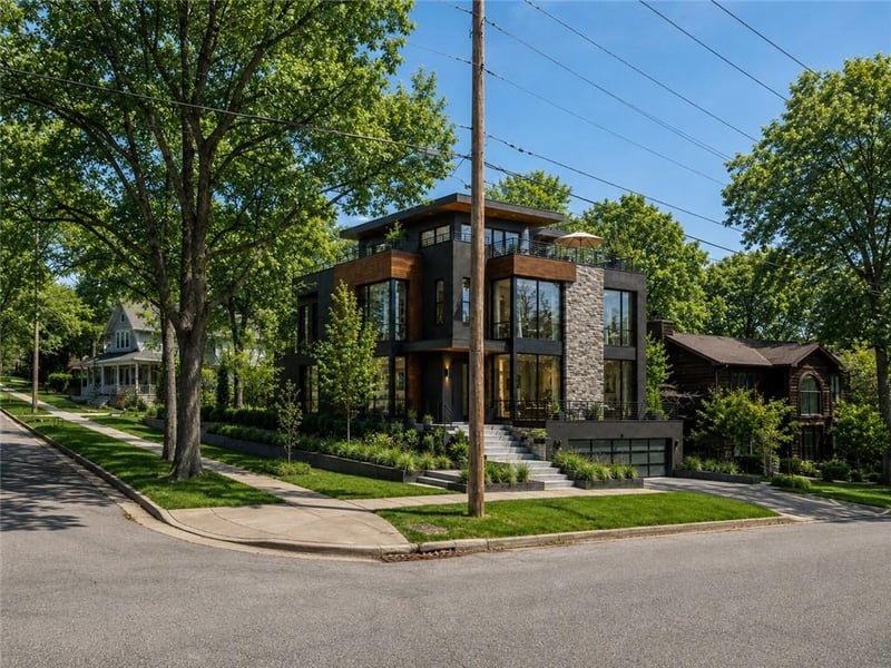 1118 48th St, Kansas City, MO 64112