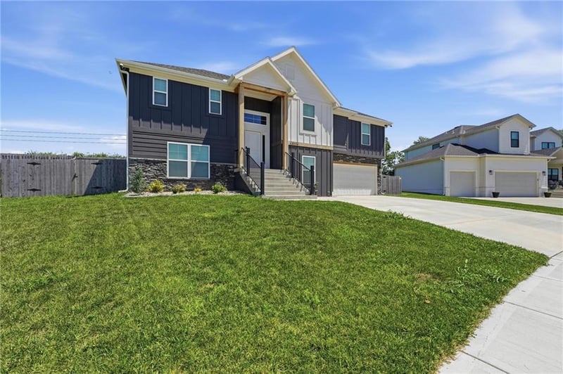 20113 Cider Ct, Weston, MO 64098