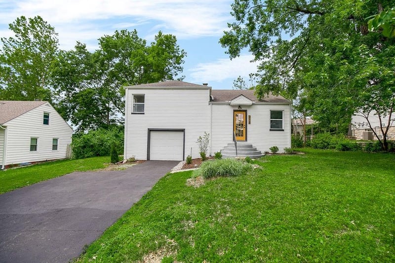 315 Northcrest Dr, Kansas City, MO 64116