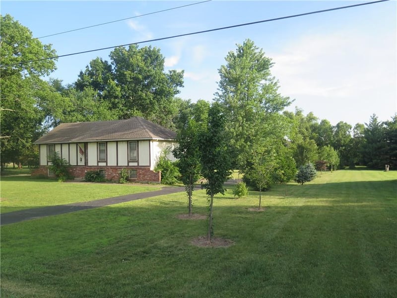 10610 W 170th Ter, Overland Park, KS 66221