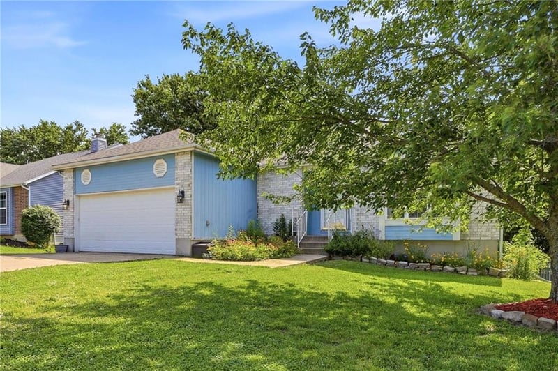 1204 Foxridge Dr, Warrensburg, MO 64093