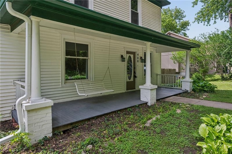 400 West St, Parkville, MO 64152