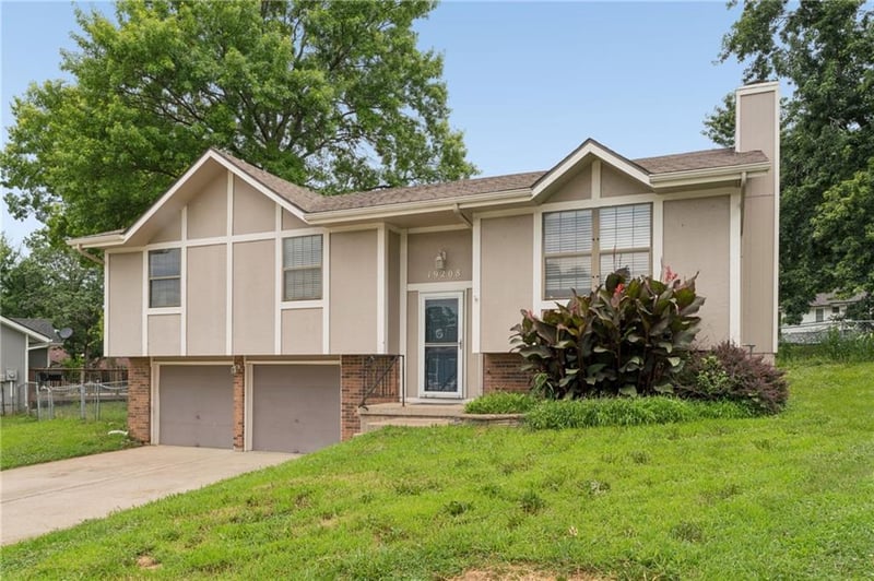 19208 12th Street North Ct, Independence, MO 64056