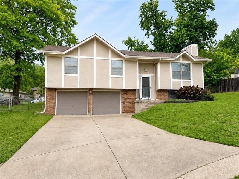 19208 12th Street North Ct, Independence, MO 64056
