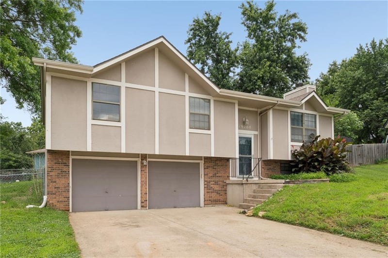 19208 12th Street North Ct, Independence, MO 64056