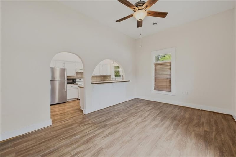 49 Santa Fe St, Leavenworth, KS 66048
