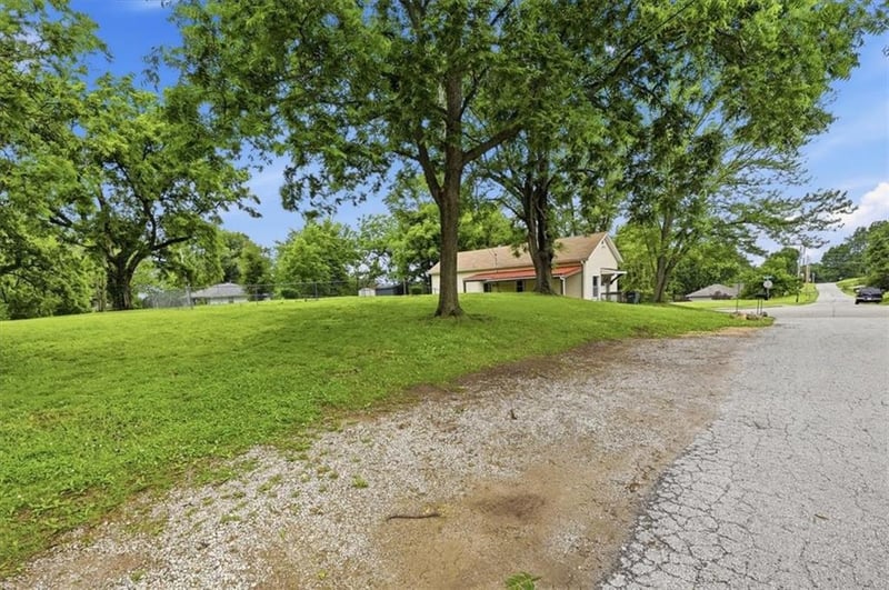 49 Santa Fe St, Leavenworth, KS 66048