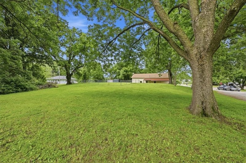 49 Santa Fe St, Leavenworth, KS 66048