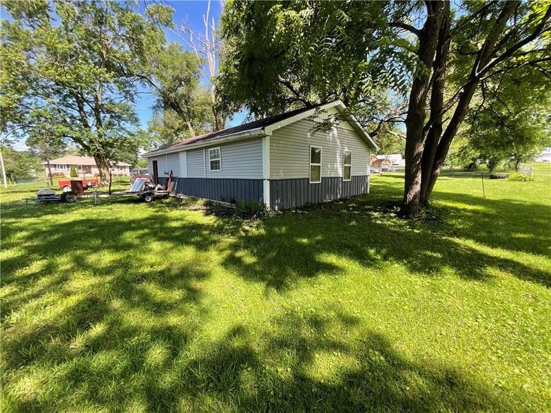 419 Orange St, Cameron, MO 64429