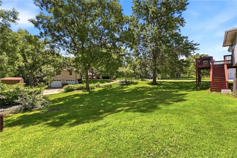 1424 Woodlawn Dr, Warrensburg, MO 64093