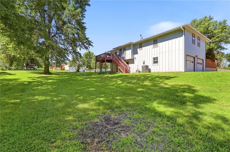 1424 Woodlawn Dr, Warrensburg, MO 64093