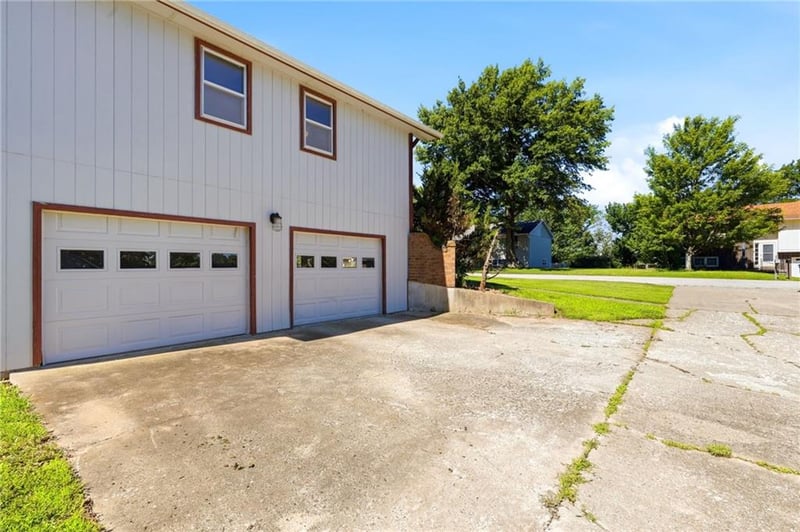 1424 Woodlawn Dr, Warrensburg, MO 64093