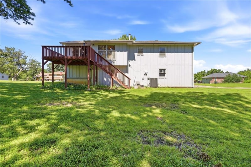 1424 Woodlawn Dr, Warrensburg, MO 64093