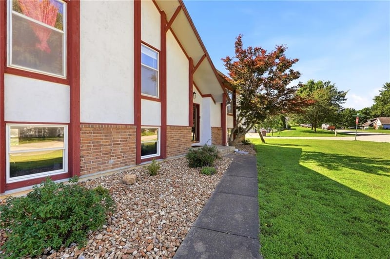 1424 Woodlawn Dr, Warrensburg, MO 64093