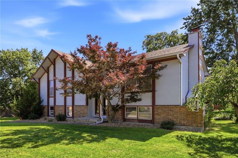 1424 Woodlawn Dr, Warrensburg, MO 64093