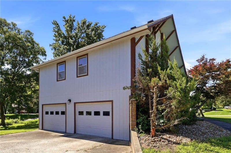 1424 Woodlawn Dr, Warrensburg, MO 64093