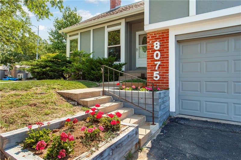 8075 Colony Ln, Lenexa, KS 66215