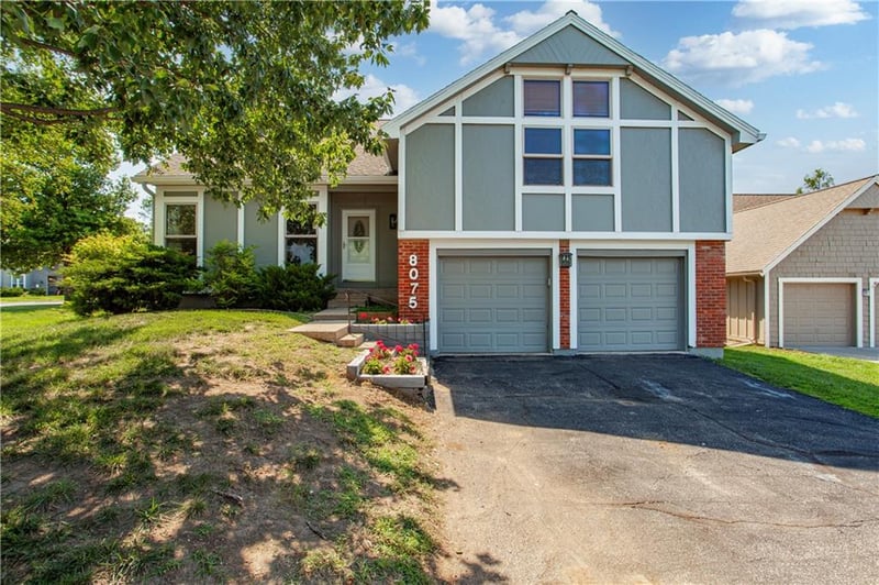 8075 Colony Ln, Lenexa, KS 66215