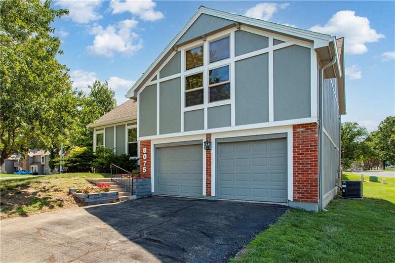 8075 Colony Ln, Lenexa, KS 66215