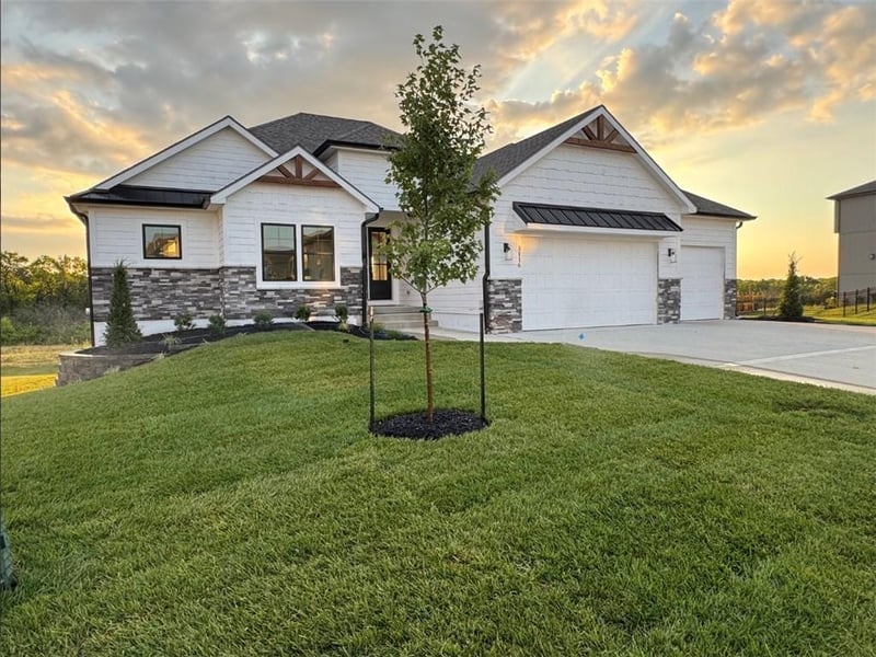 3116 Summit View Trl, Lee's Summit, MO 64082