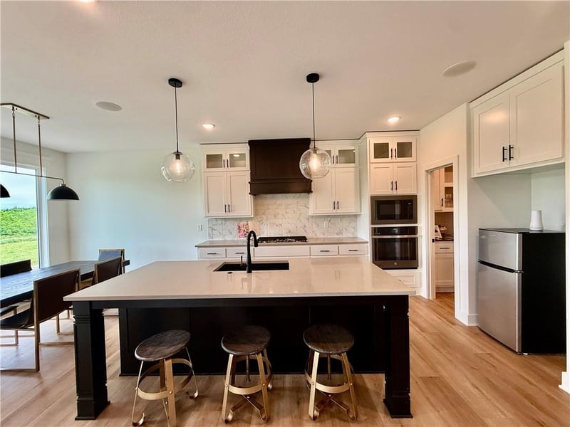 3116 Summit View Trl, Lee's Summit, MO 64082