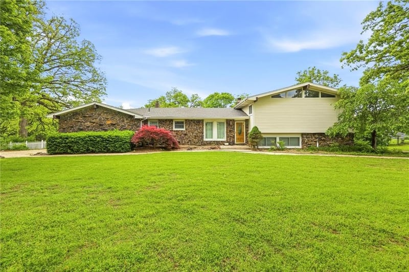 5740 Catalpa St, Springfield, MO 65809
