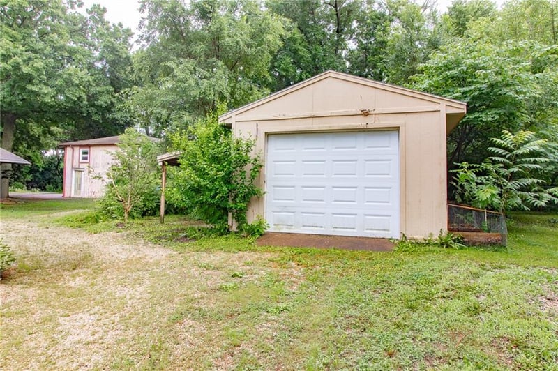 600 S Olive St, Holden, MO 64040