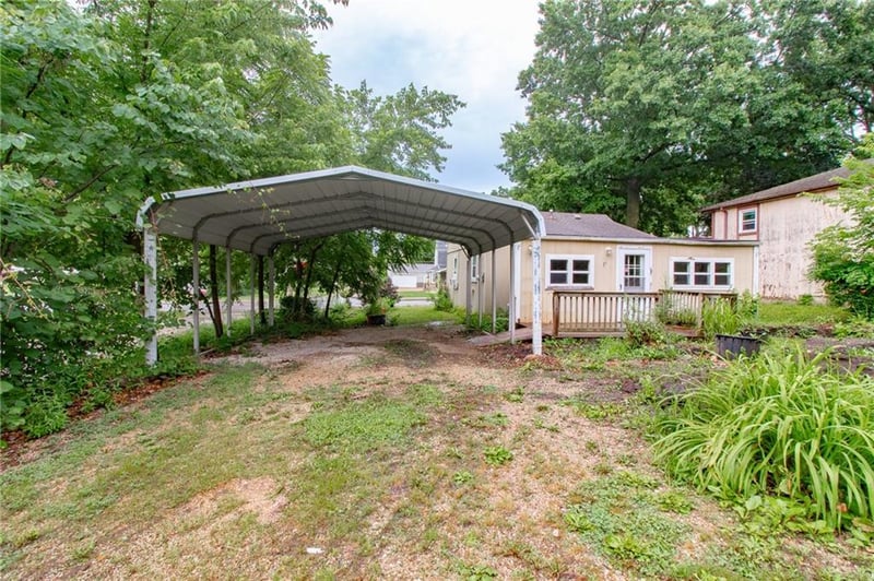 600 S Olive St, Holden, MO 64040