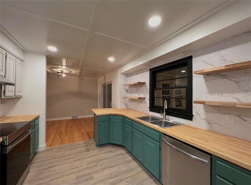 625 Troost St, Olathe, KS 66061