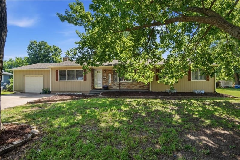 215 Maple St, Gardner, KS 66030