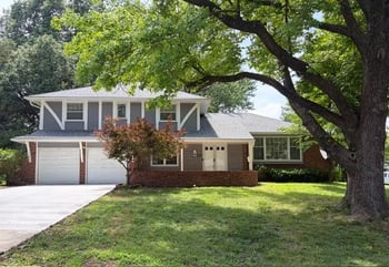 107 W 104th St, Kansas City, MO 64114